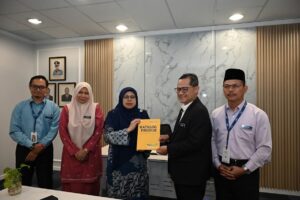 Kunjung Hormat Pengarah DBP Wilayah Timur kepada Pengarah Suruhanjaya Syarikat Malaysia (SSM) Negeri Kelantan