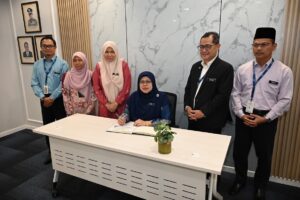 Kunjung Hormat Pengarah DBP Wilayah Timur kepada Pengarah Suruhanjaya Syarikat Malaysia (SSM) Negeri Kelantan