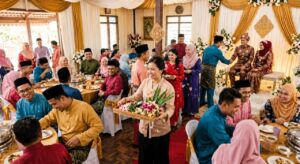 Pantun Wadah Menyatukan Dua Keluarga