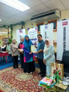 Pentas 90 Minit Bersama-sama Puan Alimah Salam